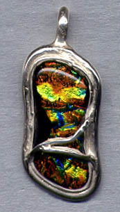 Schmuckst�ck aus Knetsilber mit Dichroic-Glas